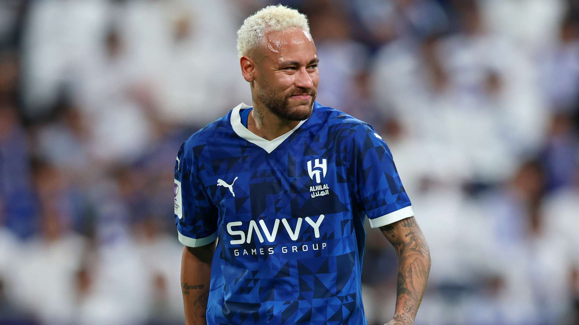 强势形象受 强势形象受